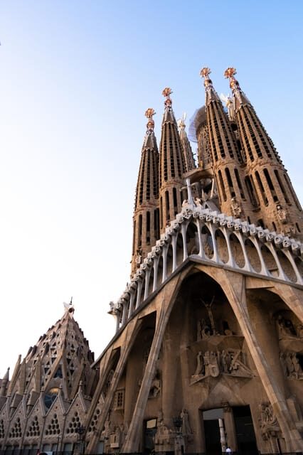 Barcelona: Sagrada Familia skip the line Guided Tour - The Guided Experience: What to Expect