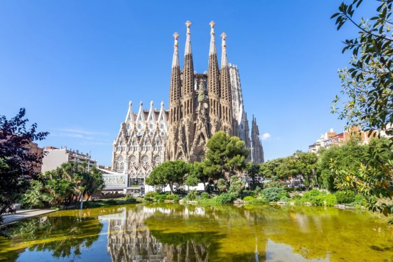 Barcelona: Sagrada Familia Skip The Line Insider Guided Tour - Ease of Entry and Location