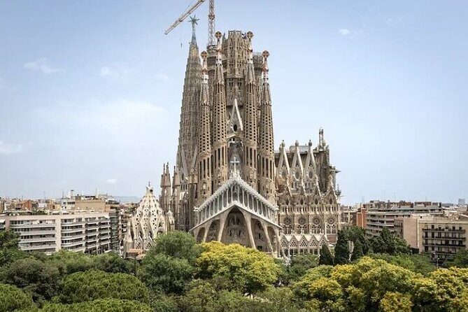 Barcelona Sagrada Familia Skip The Line Insider Guided Tour - Diving Into the Experience