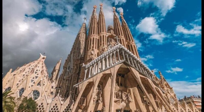 Barcelona: Sagrada Familia Skip the Line Tour and Ticket - Key Points