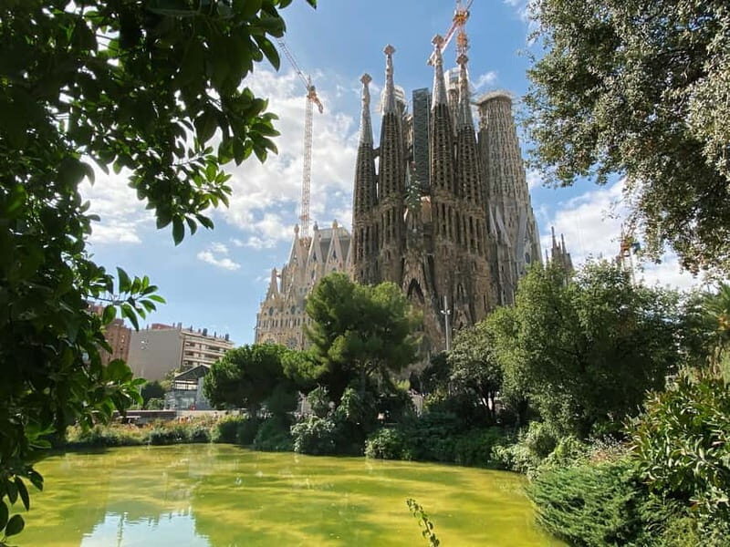 Barcelona: Sagrada Familia Skip-the-line Tour with Guide - The Value of Guided Tours