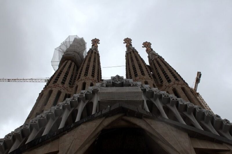 Barcelona: Sagrada Familia Tour of the Facades in German - Practical Details: What You Need to Know