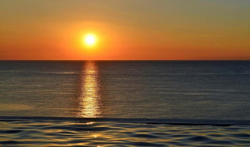 Barcelona: Sailing boat ride with sunset, wine and snacks - FAQ