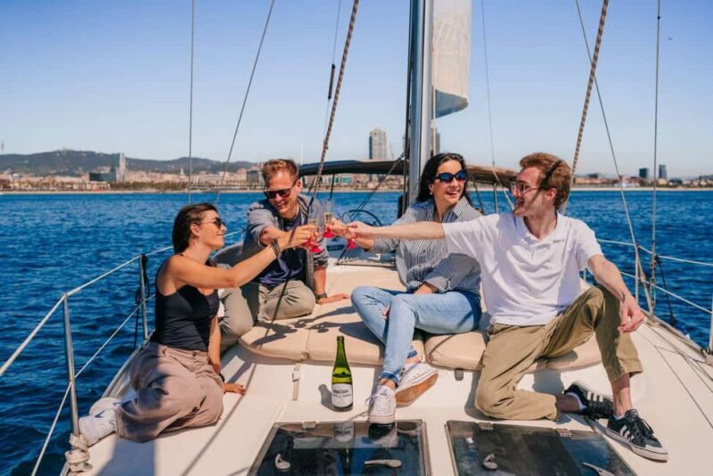 Barcelona: Sailing tour with open bar and aperitive - The Experience on the Water