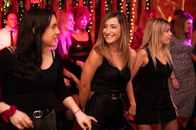 Barcelona Salsa Lovers Dance Experience - The Group and Guide Dynamics