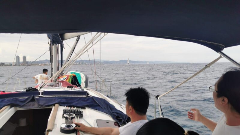 Barcelona: Shared cruise with chill music (+welcome drink) - Barcelona: Shared cruise with chill music (+welcome drink) — A relaxed way to see the city from the sea