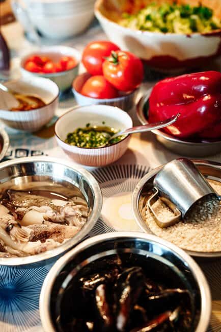 Barcelona: Spanish Tapas Cooking Class with Wine - What the Experience Offers