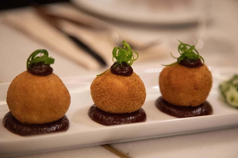 Barcelona: Tapas Crawl full meal & drinks all included - Value for Money