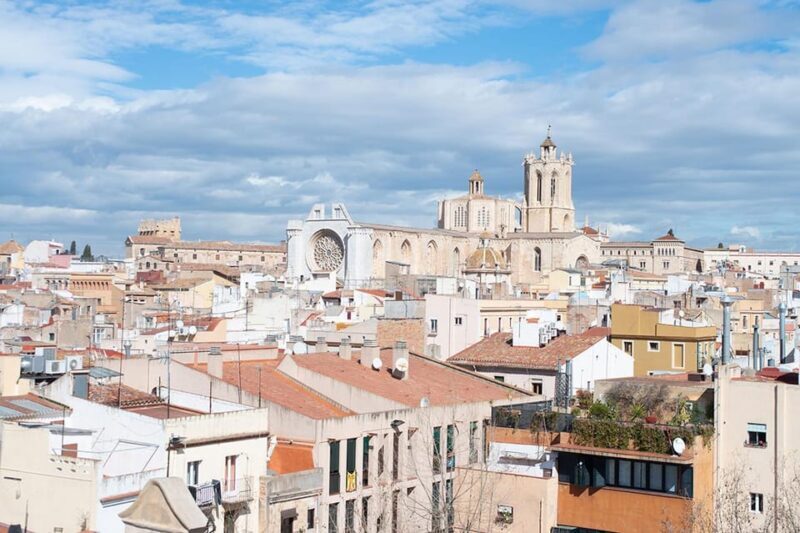 Barcelona: Tarragona & Sitges Guided Day Trip with Transfers - Transportation and Timing