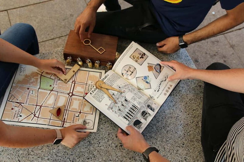 Barcelona: The Search for the Snake Stone City Treasure Hunt - Key Points