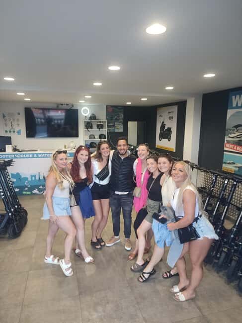 Barcelona: Tour history on scooters and e-bikes with discount cards - FAQs