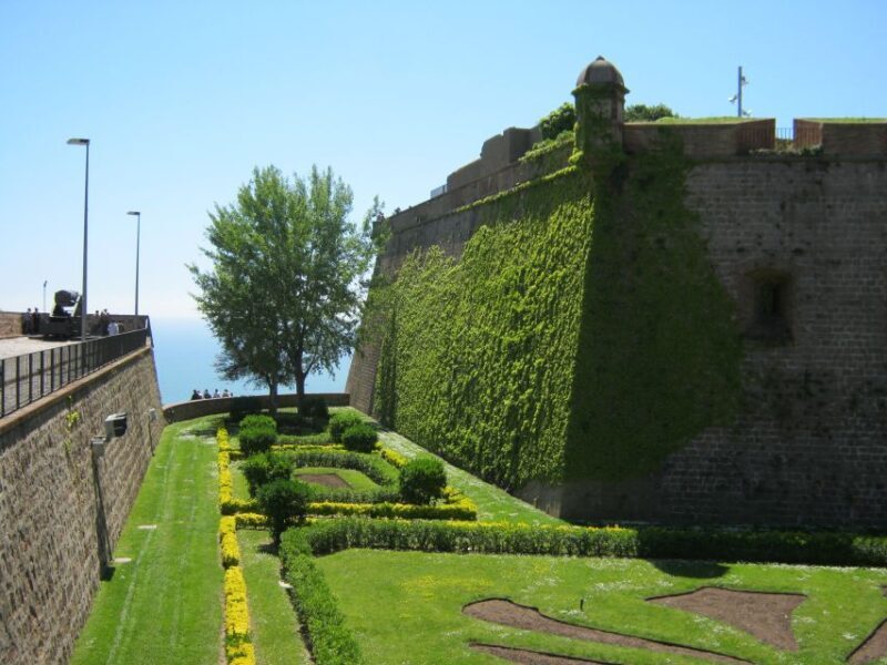 Barcelona Tour: Montjuic Cable Car & Gothic walking Tour - What to Expect on This Barcelona Adventure