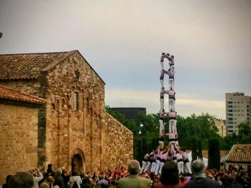 Barcelona: Visit the first house of Gaudí & "Human Towers" - Tapas and Community Spirit