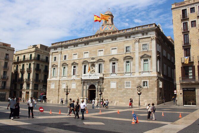 Barcelona walking tour Gothic Quarter and Ramblas+Boat trip - FAQs