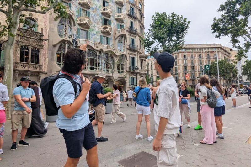 Barcelona Walking Tour: Modernisme & Iconic Architecture - Exploring the Best of Barcelona’s Modernisme Architecture: A Walkthrough