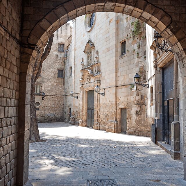 Barcelona: walking tour of the Gothic Quarter and boat ride - Who Is This Tour Best For?