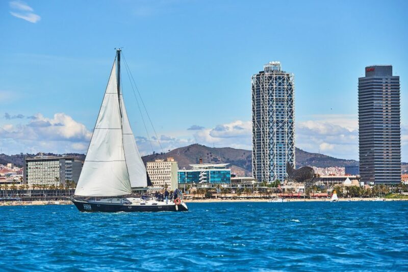 Barefoot: Private sailing cruise in Barcelona - The Cost and Value