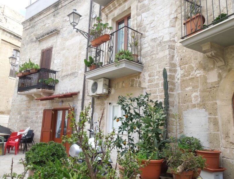 Bari: Private Food and Walking Tour - Key Points