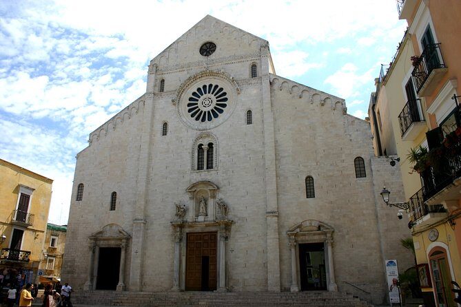 Bari Walking tour in small group - FAQs