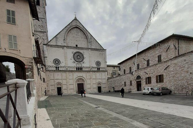 Basilica of St. Francis of Assisi. Tour with official guide - An Overview of the Tour Experience