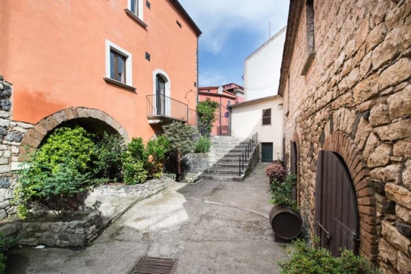 Basilicata: Discover volcanic tuff caves and taste excellent Lucanian wines - Key Points