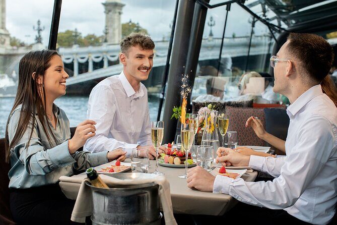Bateaux Parisiens Seine River Gourmet Lunch & Sightseeing Cruise - An In-Depth Look at the Experience