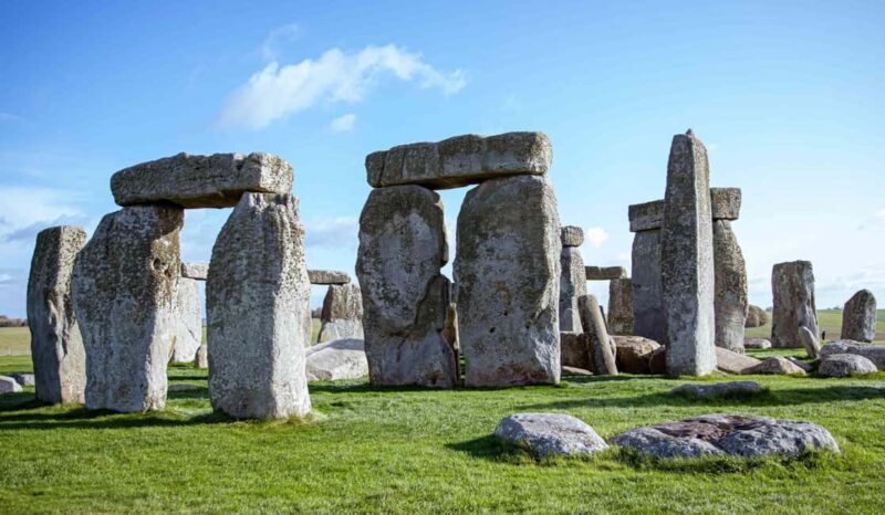 Bath: Stonehenge & Salisbury Private Tour with Archaeologist - A Closer Look at the Itinerary