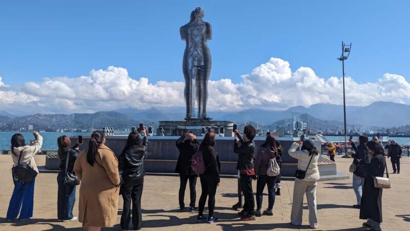 Batumi: Guided Night Walking Tour With Welcome Drinks - Key Points