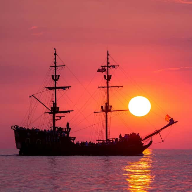 Batumi: Sunset Cruise with a Glass of Wine - What to Expect on the Cruise