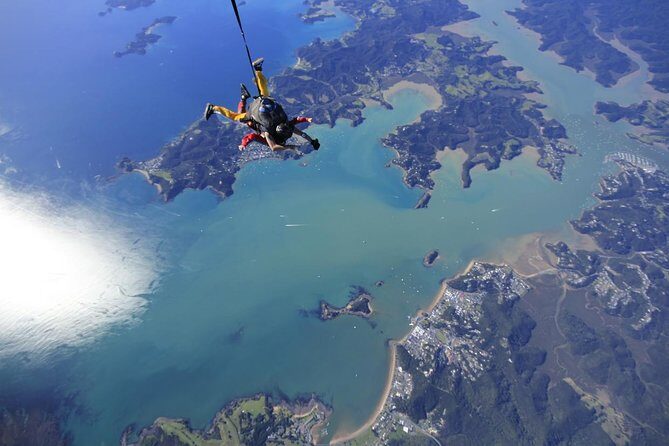 Bay of Islands: 12,000ft Skydive - An Honest Look at the Bay of Islands 12,000ft Skydive