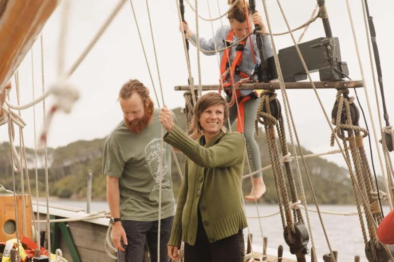 Bay of Islands: Late Afternoon Sailing Cruise - The Crew and Atmosphere