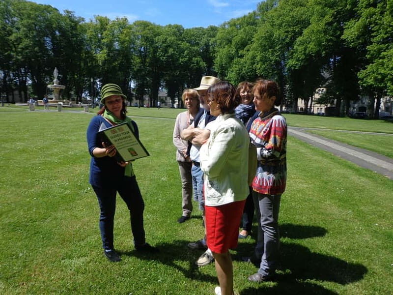 Bayeux: 9.30 DAILY 2-HOUR WALKING GROUP CITY TOUR IN ENGLISH - FAQs