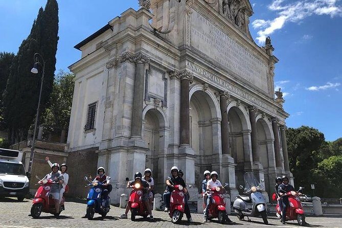 Beautiful Roma Tour on Vespa with Driver - A Closer Look at the Vespa Experience