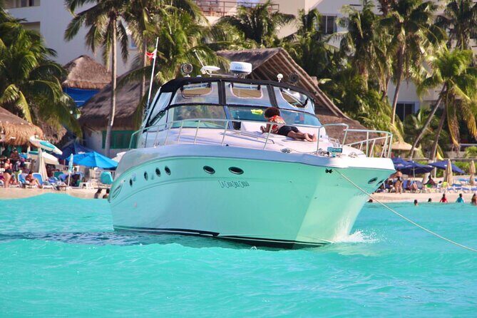 Beautiful Yacht SeaRay 48ft / 15PAX 25P16 - An Up-Close Look at the Yacht and Its Features