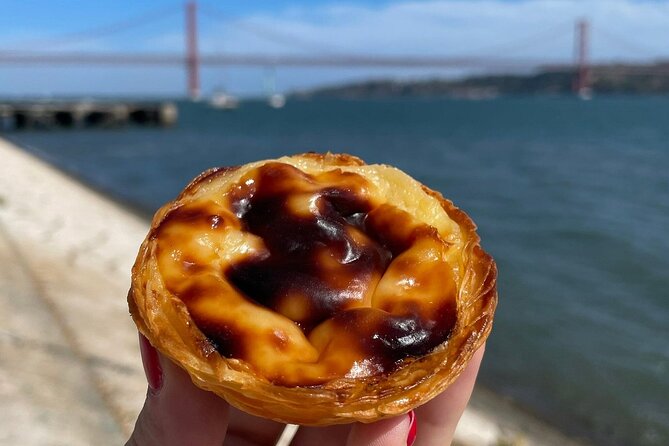 Belém Tour: Jerónimos Cloisters + Pastel Tasting - Padrão dos Descobrimentos: a quick monument stop with real payoff