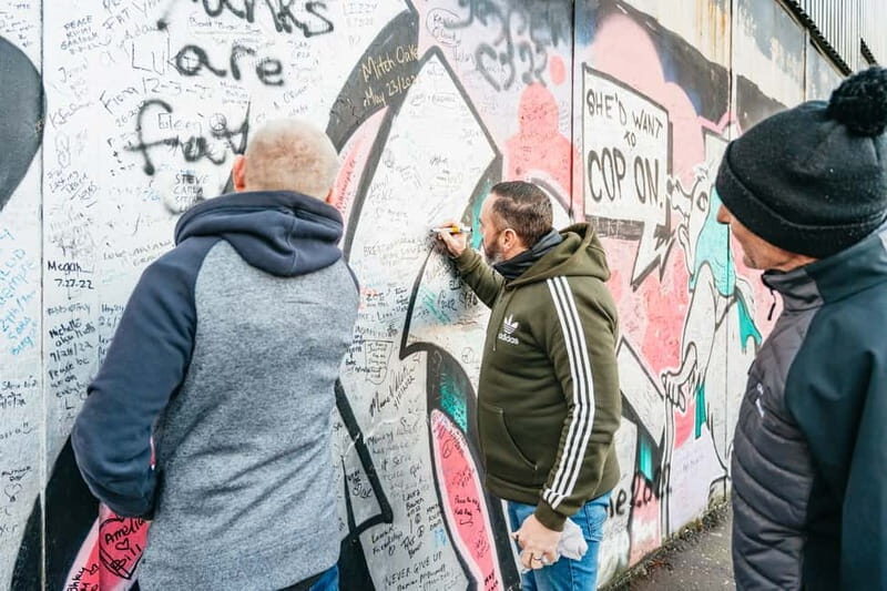 Belfast: 1.5-Hour Private Black Taxi tour - Exploring Belfast’s Murals and History