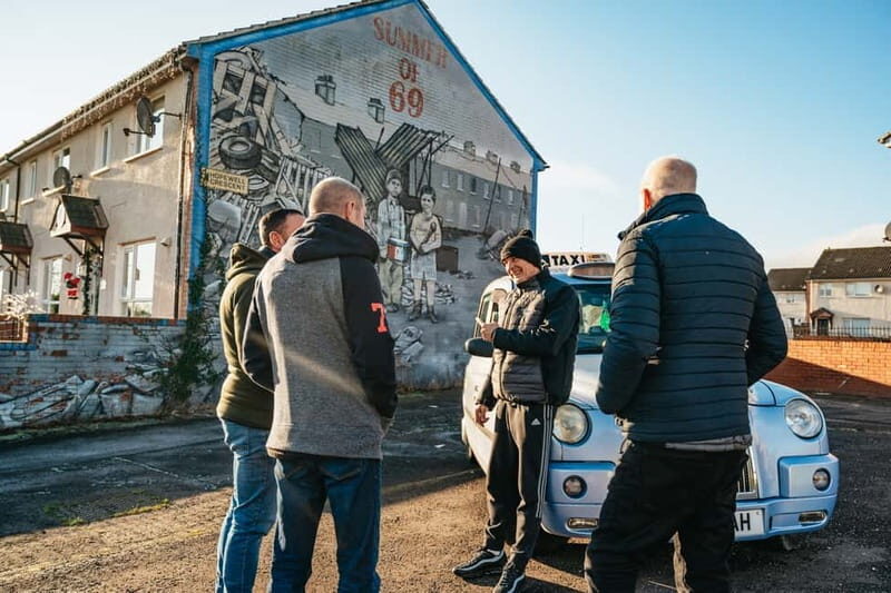 Belfast: 1.5-Hour Private Black Taxi tour - The Murals: Art and History