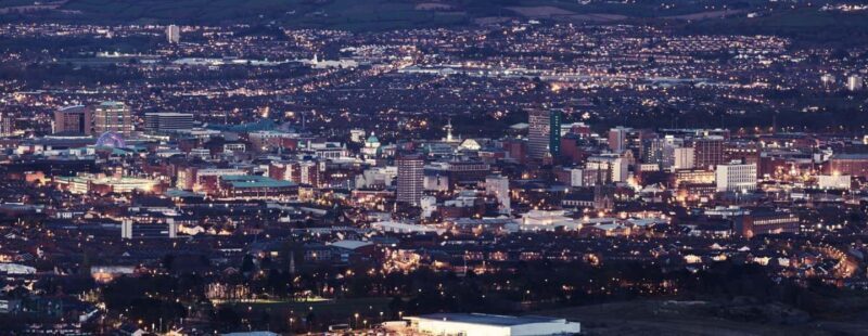 Belfast After Dark: Lights, Murals & Waterfront Views - Why This Tour Works Well