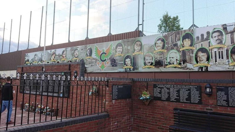 Belfast: Famous Black Taxi Tour - Key Points