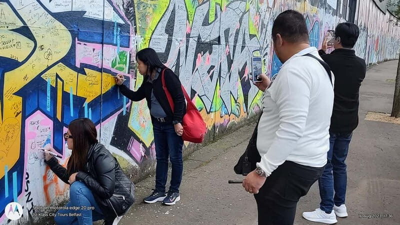 Belfast: Famous Black Taxi Tour - A Deep Dive into the Belfast Black Taxi Tour