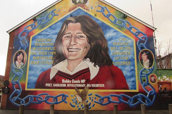 Belfast Murals Taxi Tour - Stop 2: Belfast Peace Wall for a Powerful Photo Stop