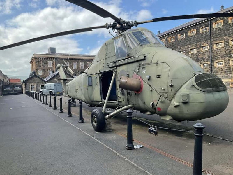 Belfast: Private Black Taxi Tour with Guide - Who Should Consider This Tour?