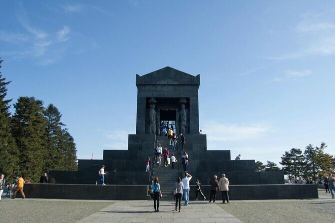 Belgrade Big Tour: Top Attractions and Belgrade Neighborhoods - Key Points