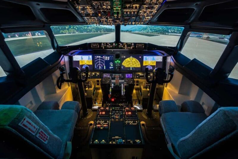 Belgrade: Boeing 737 Flight Simulator & Plane Spotting - An Inside Look at the Belgrade Boeing 737 Flight Simulator & Plane Spotting Experience