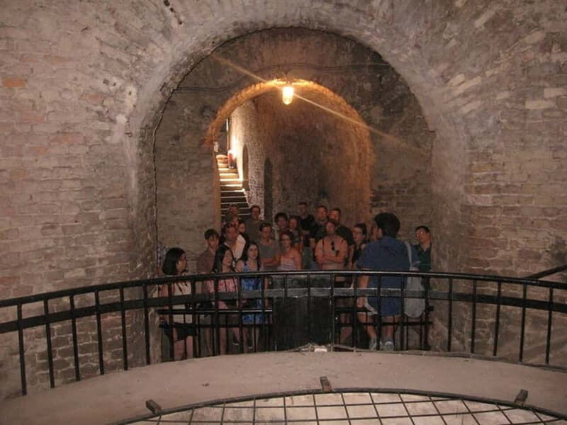 Belgrade: Underground Tour with Glass of Wine - Key Points