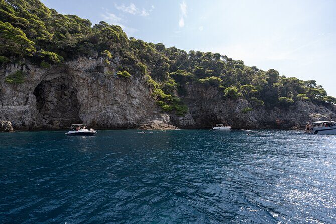 Beneteau Flyer 7.7 Spacedeck Cruise - How it Fits into Your Dubrovnik Trip