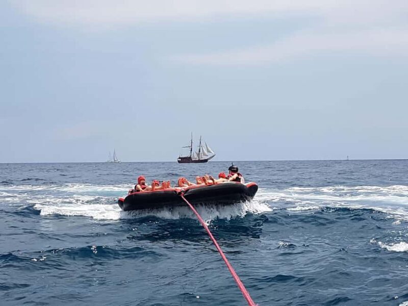 Benidorm: Crazy Sofa - Benidorm: Crazy Sofa - A Quick Splash of Excitement on the Water