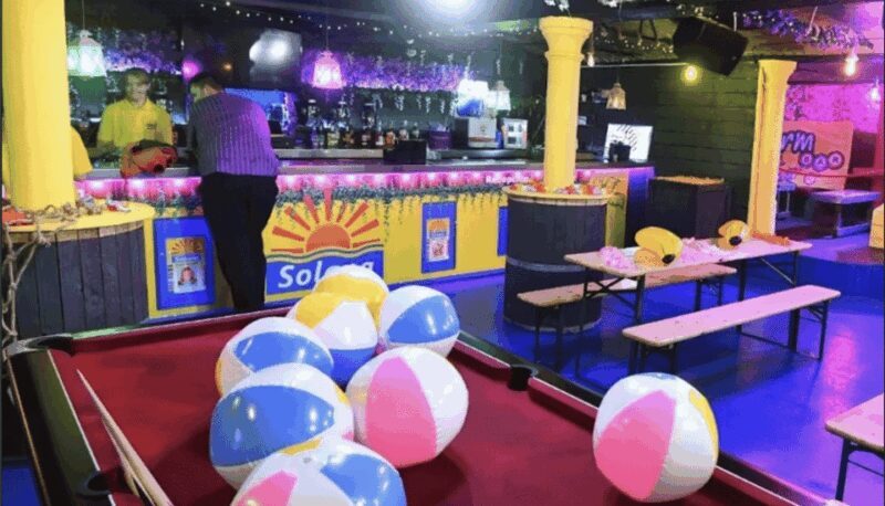 BENIDORM KARAOKE with Licky Vicky - What to Expect from the Benidorm Karaoke Night