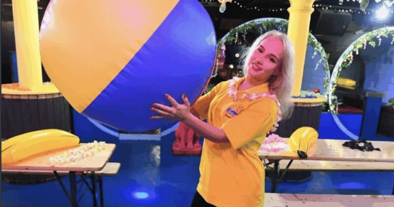 BENIDORM KARAOKE with Licky Vicky - The Experience from Others