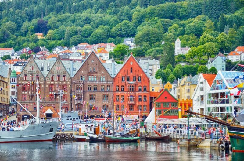 Bergen Past and Present: A Historical Walking Journey - Exploring Bergen’s Historic Heart